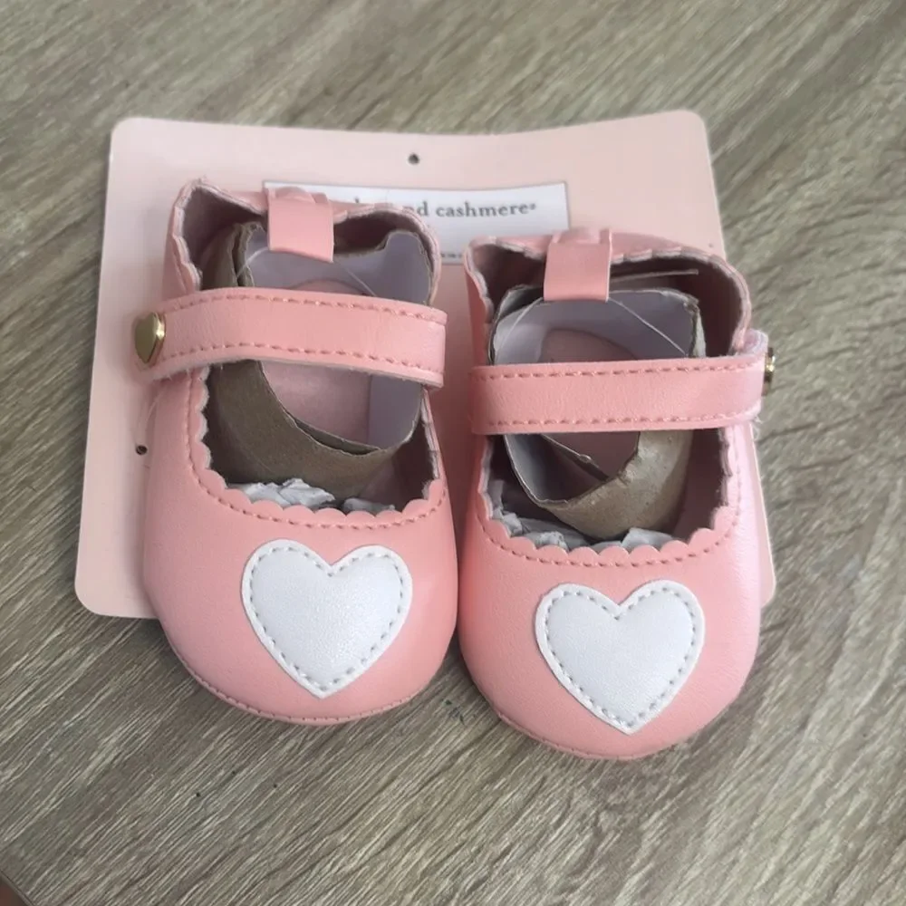 Cupcakes and Cashmere NWT pink/white heart baby girl booties